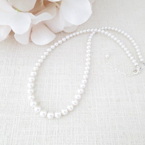 Classic pearl necklace Simple graduated pearl Bridesmaid gift Pearl bridal necklace Vintage style pearl jewelry Necklace for women image 2