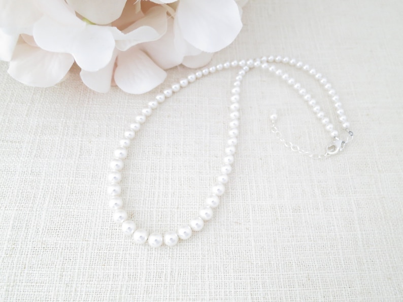 Classic pearl necklace Simple graduated pearl Bridesmaid gift Pearl bridal necklace Vintage style pearl jewelry Necklace for women image 2