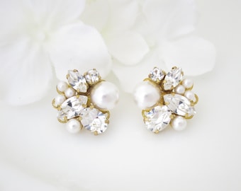 Pearl cluster earrings Gold bridal earrings Asymmetrical wedding earrings Vintage style stud Crystal and pearl wedding jewelry for brides