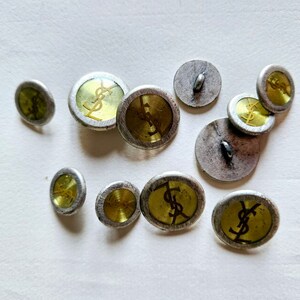 1 botón _Vintage Metal YSL Button_ Botón de lujo _ Botón de diseñador_ precio por un botón imagen 2