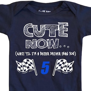 Teraz słodkie... Poczekaj, aż będę lepszym kierowcą niż ty Racecar #5 Car Racing Larson Infant Baby Bodysuit