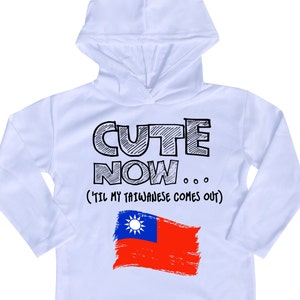 T-shirt à capuche à manches longues avec drapeau de Taïwan pour tout-petits CUTE NOW... ('Til My Taiwanese Comes Out) Gift Pride Kids White Shirt 2T-8T