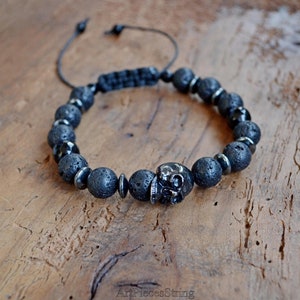 Bracciale teschio scheletro da uomo, bracciale con grandi perle vulcaniche in ematite, teschio in acciaio inossidabile nero, bracciale gotico da uomo, bracciale con dischi in ematite,