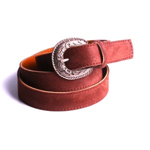 Ceinture Cuir Création Originale Nubuck Marron Maroquinerie Artisanal de Luxe made in France.