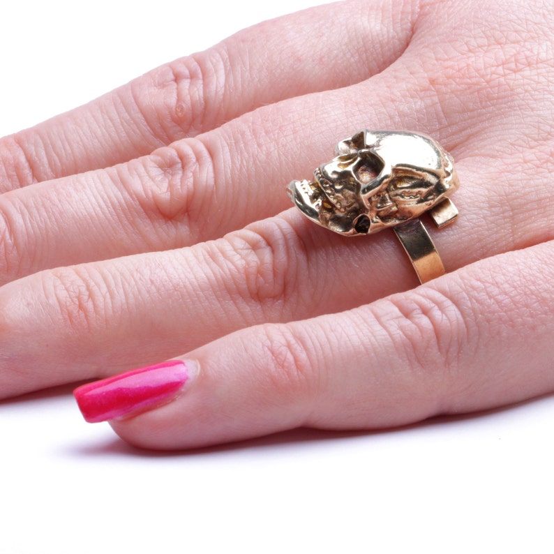 Bague tête de mort hommes femmes anneau laiton ajustable bijou dartiste fait à la main création made in France. image 3