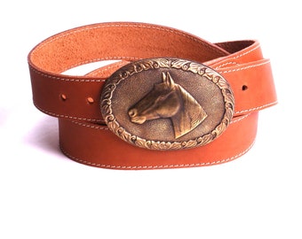 Ceinture artisanale cuir marron boucle cheval country western fabriqué en France.