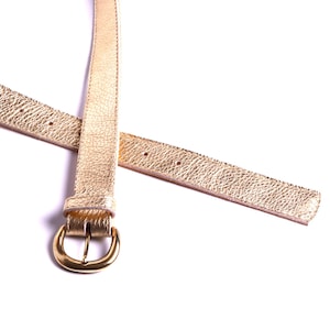 Gilded leather belt with natural leather lining and bronze buckle with 3 cm wide loop