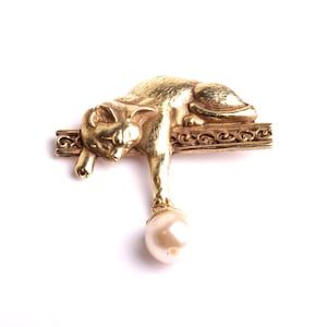Brooch cat pendant pearl a jewel fashion handmade workshop By Mode France.
