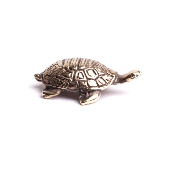 Turtle animal figurine miniature sculpture decoration collection object carries happiness custom manufacturing workshop France by mode.