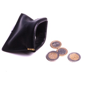 Porte monnaie en cuir pour homme réplique vintage fermeture clic clac un produit made in France.