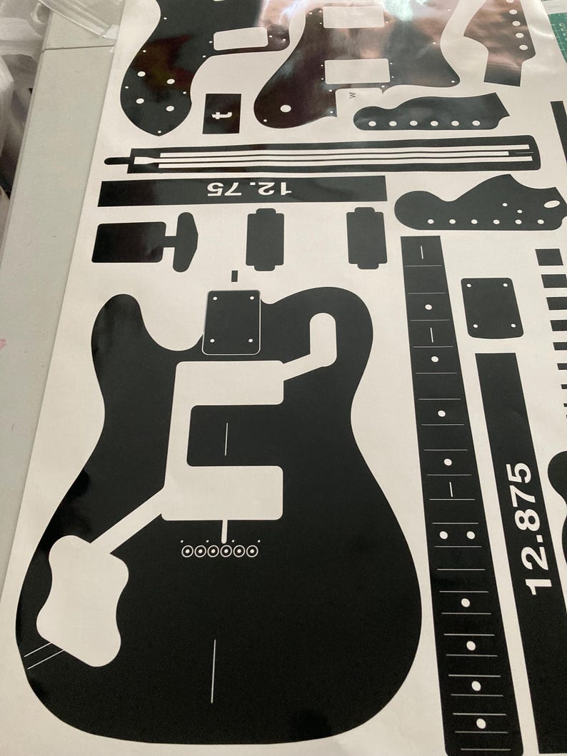 Plantilla de vinilo Telecaster Deluxe para la fabricación de guitarras. 72 formas de cuerpo, golpeador, mástil y pala de Telecaster para la construcción de guitarras. Envío gratuito. Make It a LEFTY!
