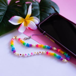 Correa para teléfono arcoíris con nombre y cuentas doradas, Accesorio para teléfono personalizado con cuentas coloridas de los años 90 y 2000, Pulsera para teléfono
