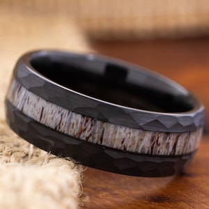 Schwarzer Geweihring aus Hartmetall, 8 mm Geweih Bandring für Sie und Ihn, Schmuck mit Gravur, Hirschgeweih Ring