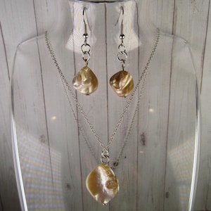Iridescent Stone Possible Nacre/Mother of Pearl Necklace & Earring Set Jewelry