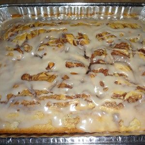 Moist and Delicious Homemade Cinnamon Roll Cake (13&quot; x 9&quot; Tray)