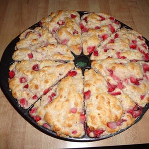 Tender and Moist Homemade Strawberry Shortcake Scones "American" Style (8 Scones)