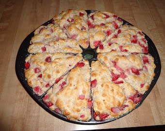 Tender and Moist Homemade Strawberry Shortcake Scones "American" Style (8 Scones)