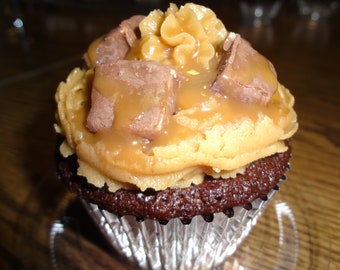 Ultimate Homemade Snickers Cupcakes (1 Dozen) - Frosting Will Be Packaged Separately May Through September