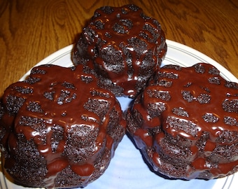 Moist, Chocolaty and Amazing Homemade Chocolate Cakelets (14 Cakelets)