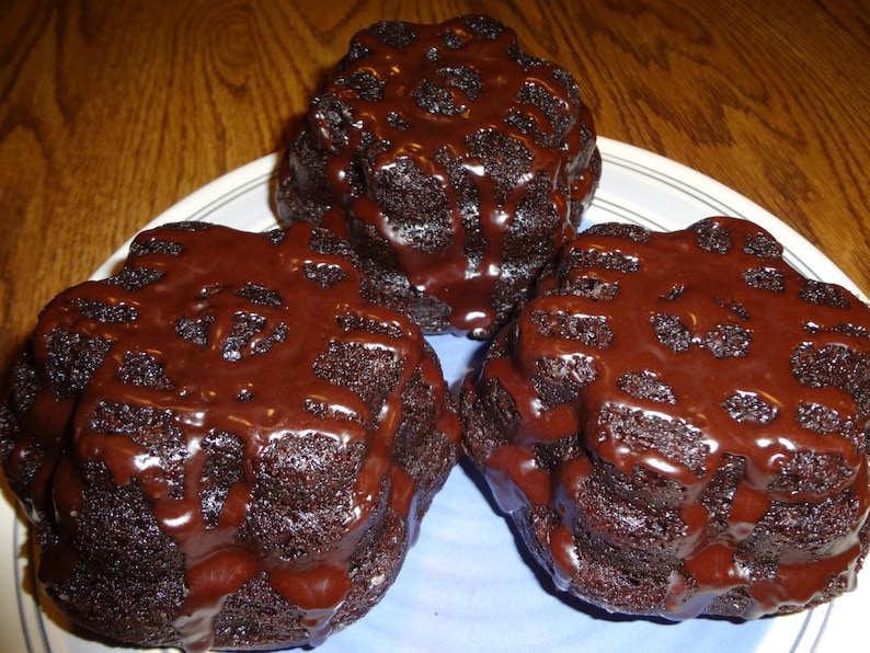 Moist, Chocolaty and Amazing Homemade Chocolate Cakelets (14 Cakelets) image 1