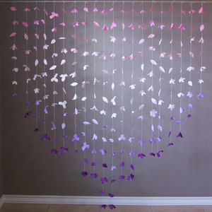 Guirlande de fleurs en papier : dégradé rose-blanc-violet