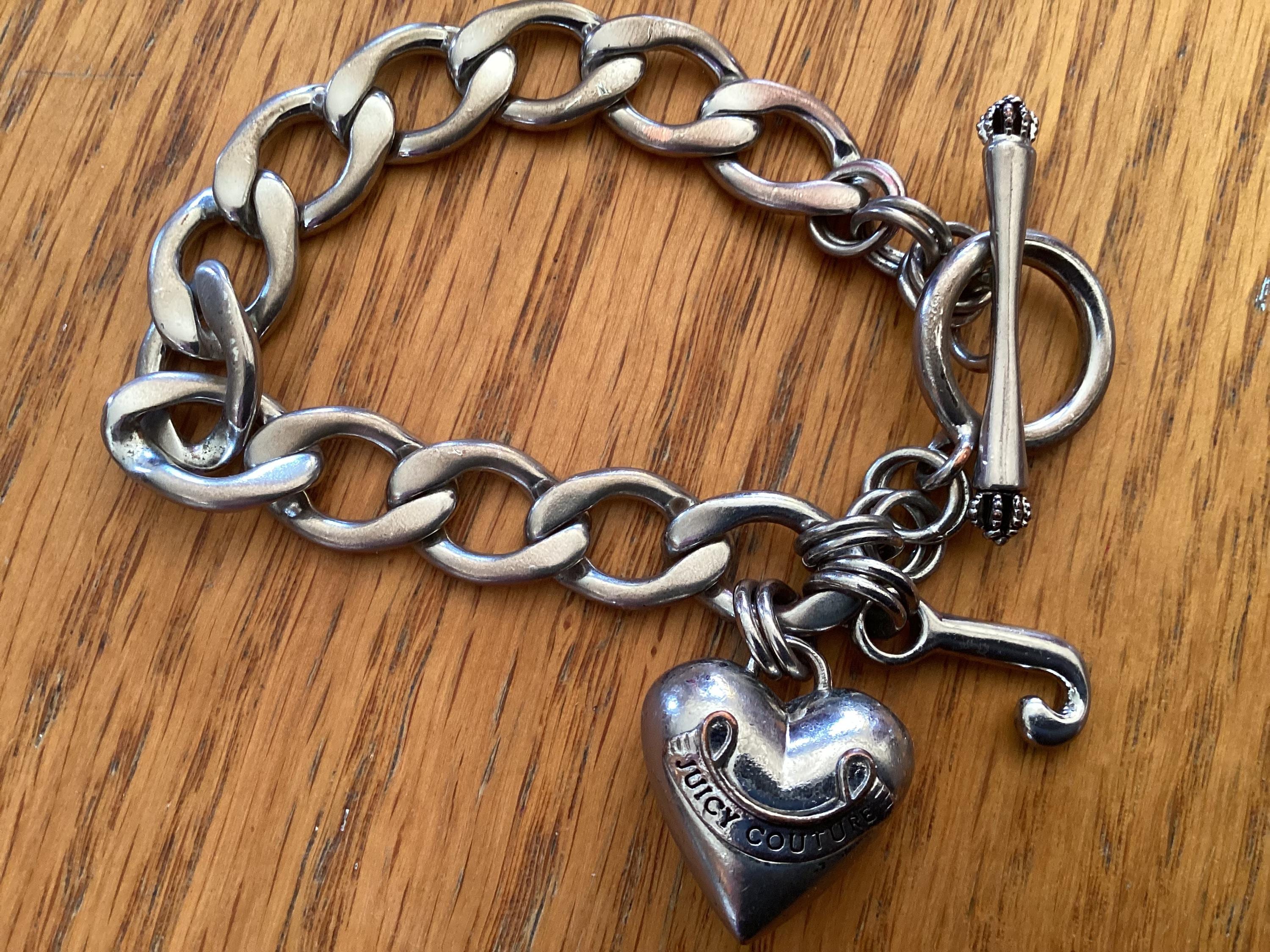 Juicy Couture チェーンブレスレット Amazon.com: Juicy Couture Light Rose Heart Charm Toggle