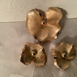 Sale***Vintage GIOVANNI signed BROOCH and EARRINGS Set  Clip On Earrings and Brooch