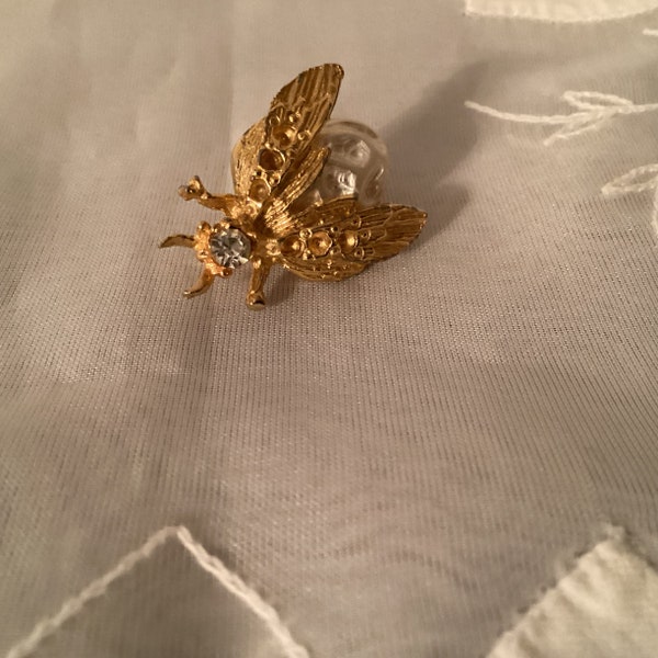Small Vintage BEE BROOCH/PIN  Gold Wings legs and Antenna Rhinestone Head and Pearlized Body