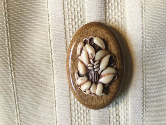 Sale****Vintage Oval WOOD With CARVED CELLULOID F… - image 2