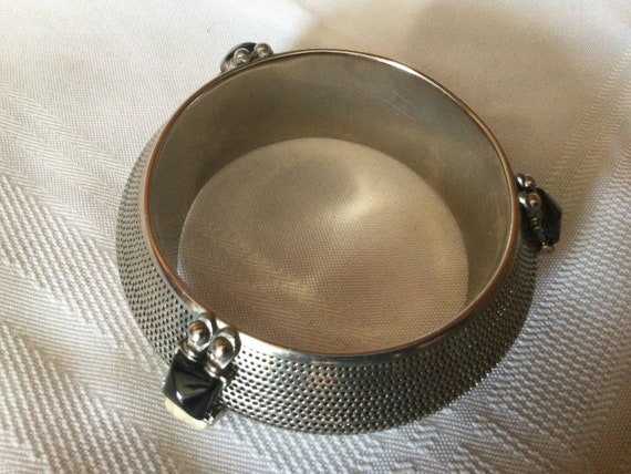 Sale***Vintage SLIP ON Silvertone And STONE Brace… - image 1