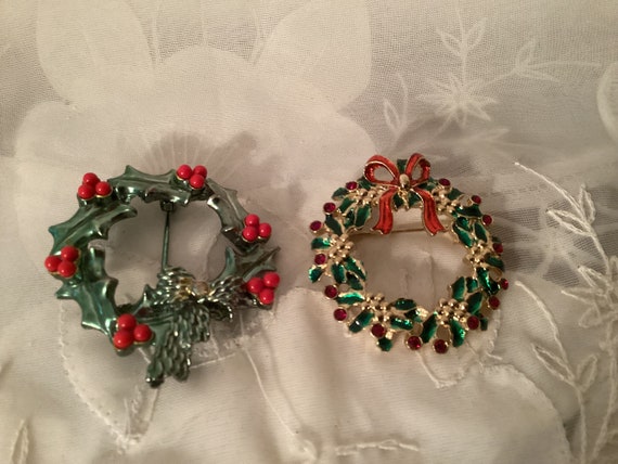 2 Vintage CHRISTMAS WREATH BROOCHES  Ready to Wear - image 1
