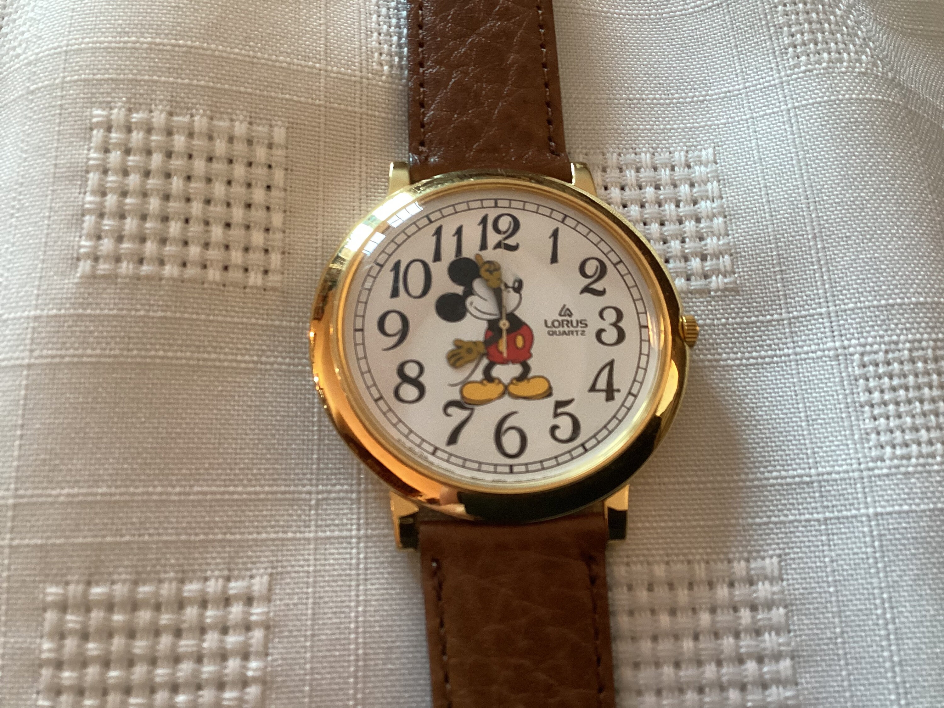 Big face deals mickey mouse watch