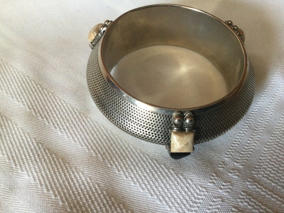 Sale***Vintage SLIP ON Silvertone And STONE Brace… - image 2