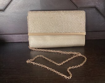 Vintage convertible CLUTCH/SHOULDER STRAP Monedero Goldtone con solapa Rhinstone sobre cadena se convierte desde abajo o arriba