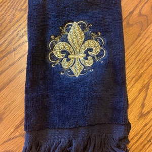 Black Fleu de Lis fingertip towel
