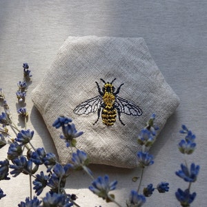 Honey bee, Lavender sachet, aromatic pillow, bee embroidery on natural linen, aromatherapy, Mother's Day gift