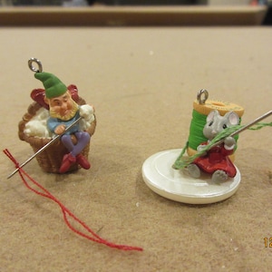 Ornamento natalizio in miniatura Hallmark, Natale Hallmark, ornamento natalizio, ornamento vintage, oggetto da collezione Hallmark, VENDUTO COME SET