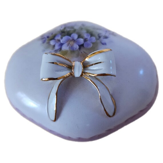 Vtg Oval white and purple trinket box - image 4