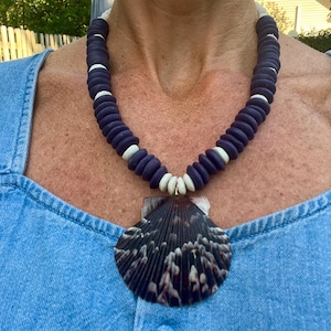 Seashell scallop bead necklace