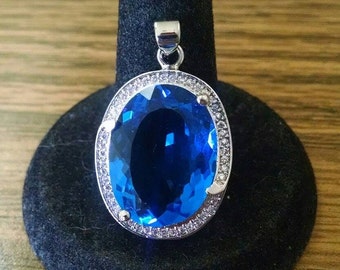 Swiss Blue And White Topaz Pendant 20 cts