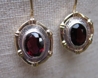 Gold 14K Garnet Earrings