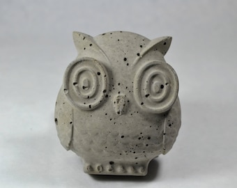 Estatuilla de búho de hormigón / Piedra de jardín / Pieza de estante decorativa / Decoración del hogar, Oficina, Jardín, Acento de estantería de guardería / Peso de papel de búho