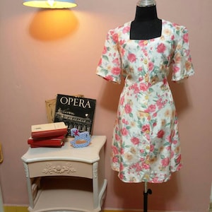 60&#39;s Vintage Dress.1960 Dress.Vintage Dress.White Dress.60&#39;s. White and pink Flowers Vintage Dress For Women 1960&#39;s. Free Shipping