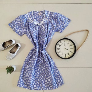 Lichtblauwe vintage badjas met bloemenprint voor vrouwen jaren 1950, jaren 50 toga's, gewaad 1950, vintage gewaad, kleding, damesgewaad, mode jaren 50