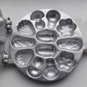 Vintage New Aluminium Mold Nuts Form baking cookies Oreshnica Oreshnitsa 12 halves Assorted nuts, mushrooms, stars, cones Gift New Year