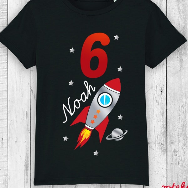 RAKETE Geburtstagsshirt, SPACE mit Namen & Wunschalter, Zahlenshirt, Geschenk zum Geburtstag, Weltall Planeten Sterne Raumfahrt Astronaut