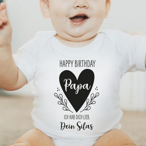 Happy Birthday Papa, Mama, Oma, Opa, Tante...! | Überraschung niedliches Geschenk zum Geburtstag des Papas | personalisierter Babybody Shirt