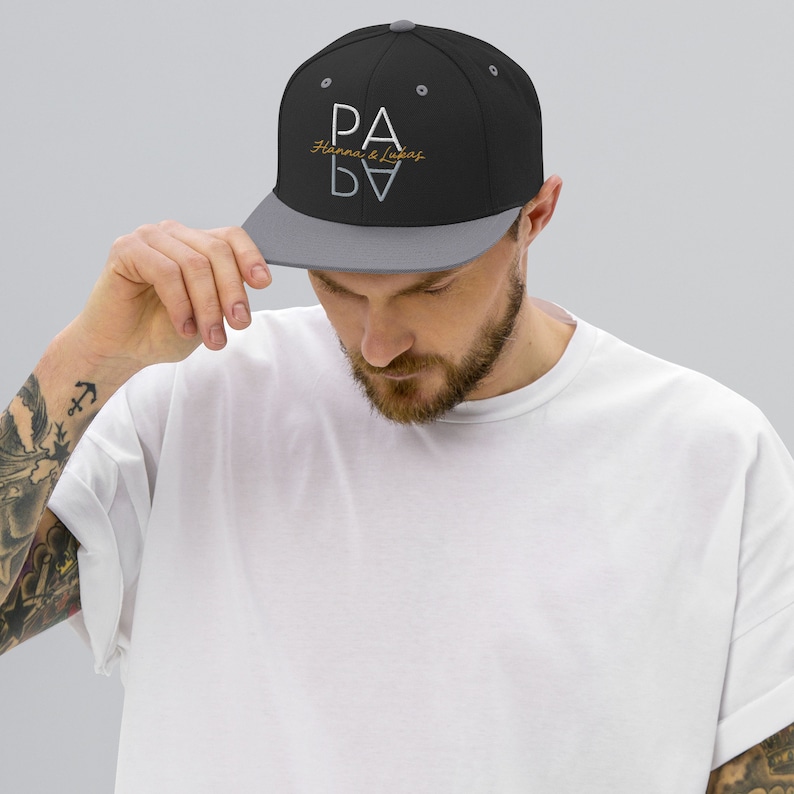 Personalisierte PAPA SNAPBACK Cap Cappy Mütze, mit den Kindernamen, bestickt, Geschenk für Väter zum Vatertag, Geburtstag, Ostern, Geburt Black/ Silver