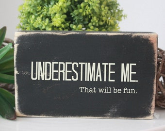 underestimate me that will be fun / quote block / funny desk sign