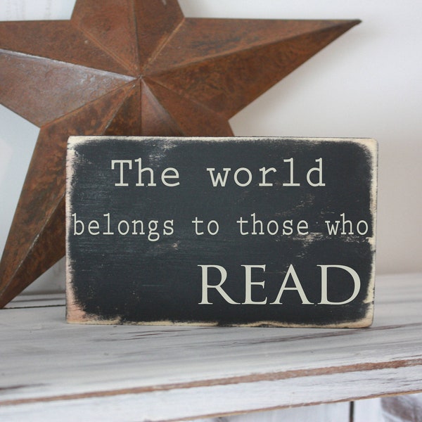 Mini desk sign / The world belongs to those who read / wood quote block / mini signs for tiered trays / office sign